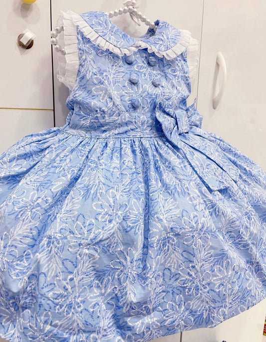 Sleeveless bow dress